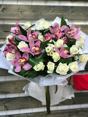 Букет цветов из: Розы и Хризантемы в Хандыге