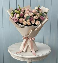 Букет цветов из:  Розы и Лизиантусы в Хандыге