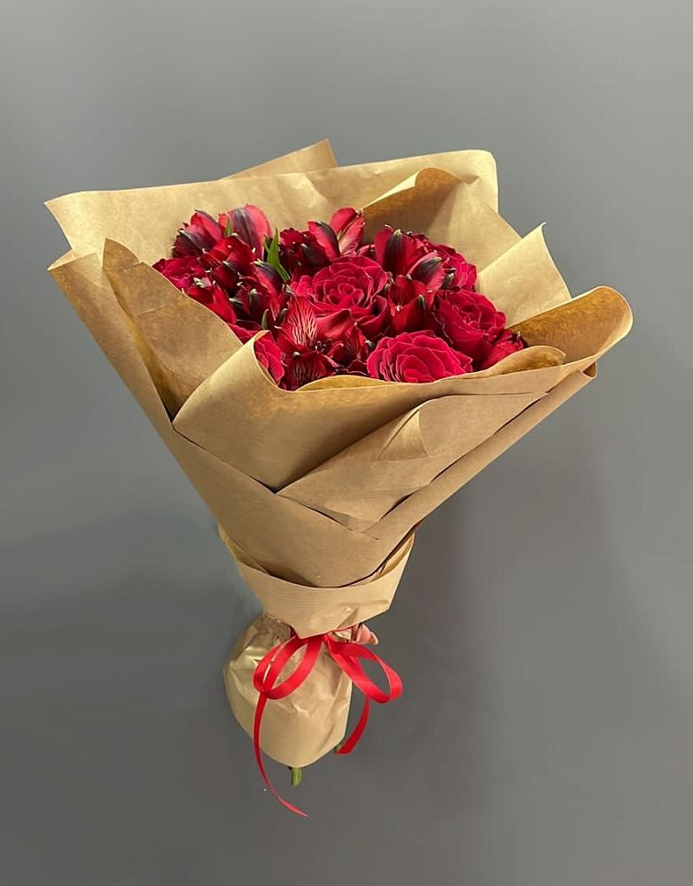 Букет цветов из: Альстромерии и Розы в Хандыге