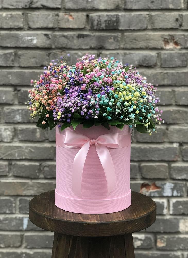 Цветочная композиция из Гипсофила и Розы в шляпной коробке в Хандыге