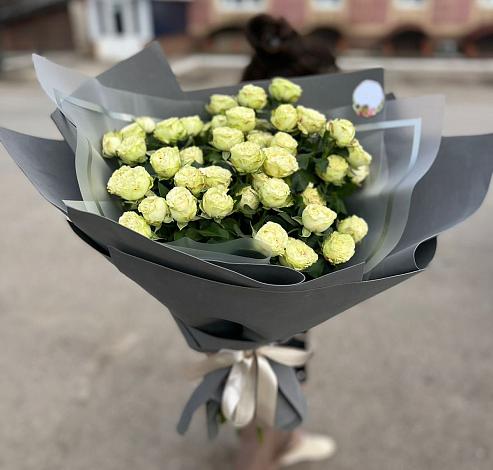Букет Белые кустовые розы Солинеро в Хандыге