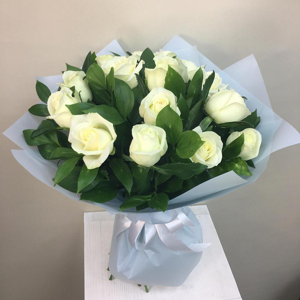 Букет 15 Белых роз Проуд в Хандыге
