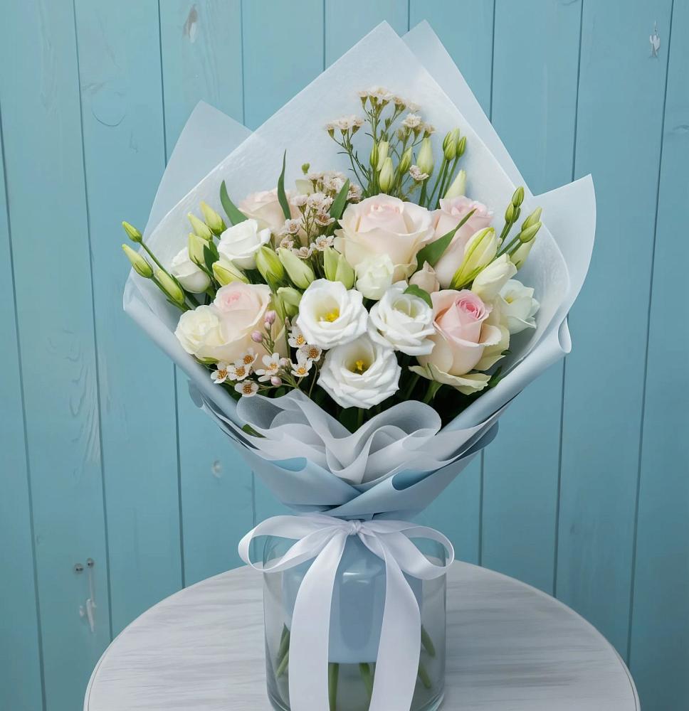 Букет цветов из: Розы и Лизиантусы в Хандыге