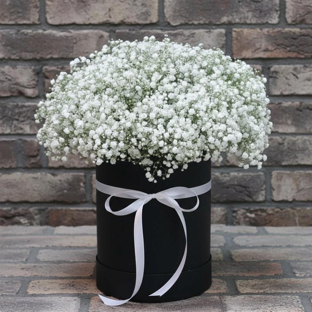 Цветочная композиция из Гипсофила в шляпной коробке в Хандыге