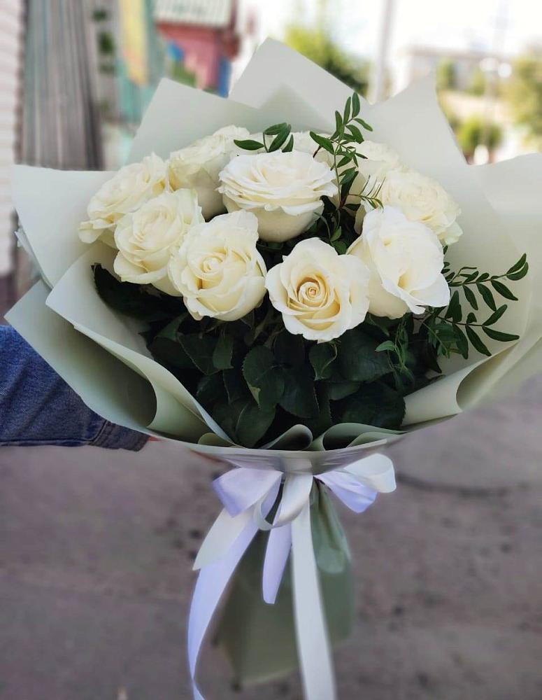Букет Белые розы Проуд в Хандыге
