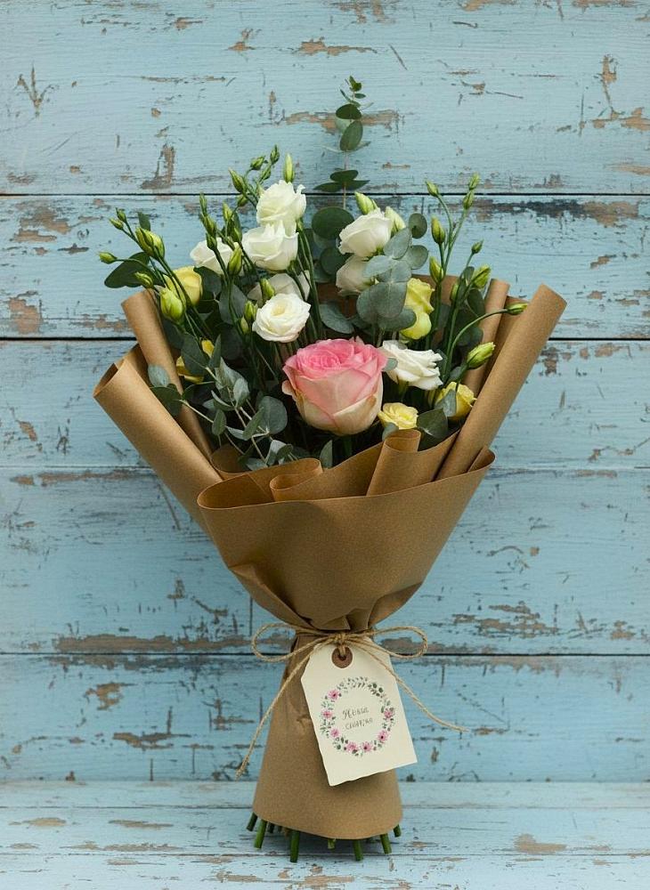 Букет цветов из: Розы и Лизиантусы в Хандыге