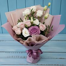 Букет цветов из:  Розы и Лизиантусы в Хандыге