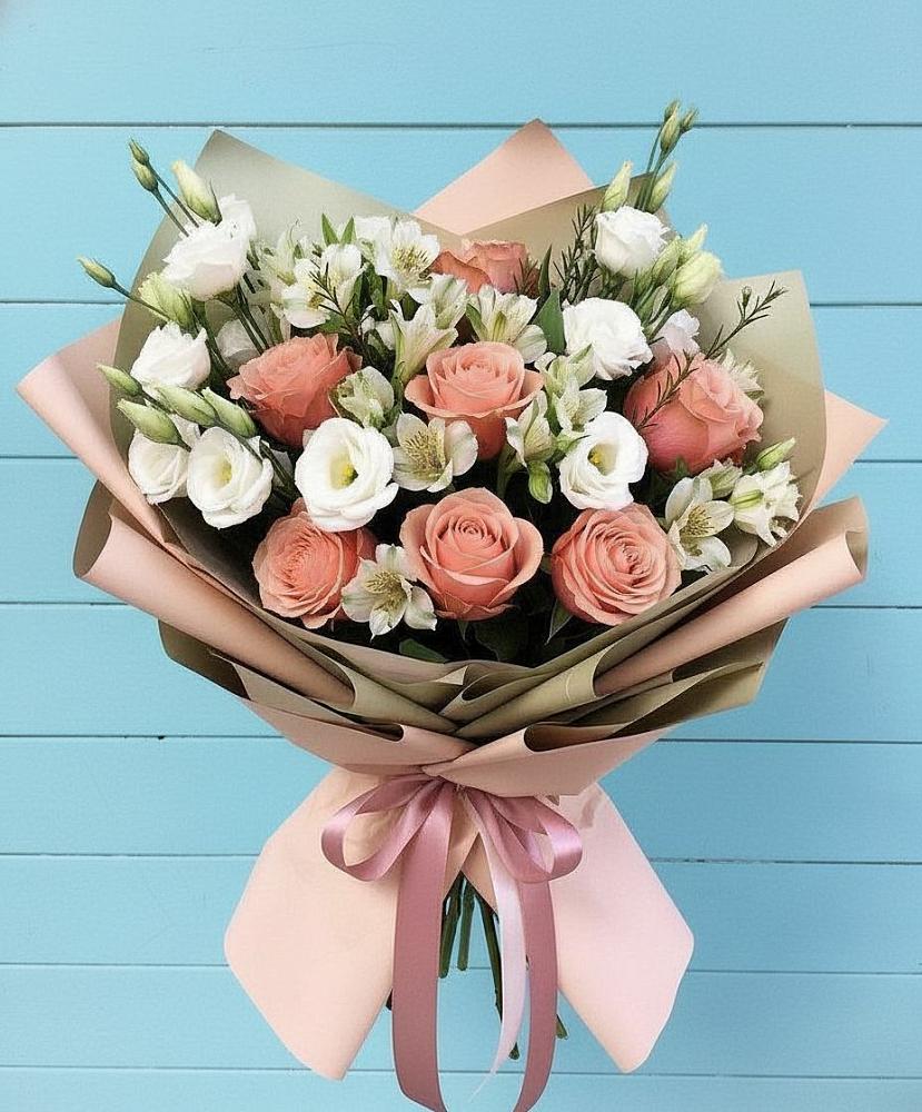 Букет цветов из: Розы, Альстромерии и Лизиантусы в Хандыге