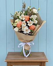 Букет цветов из:  Альстромерии, Лизиантусы, Розы и Хризантемы #REPLACE_PRED# Хандыге