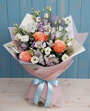 Букет цветов из:  Лизиантусы, Розы, Альстромерии и Гипсофила в Хандыге