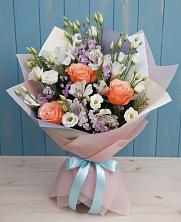 Букет цветов из:  Лизиантусы, Розы, Альстромерии и Гипсофила в Хандыге