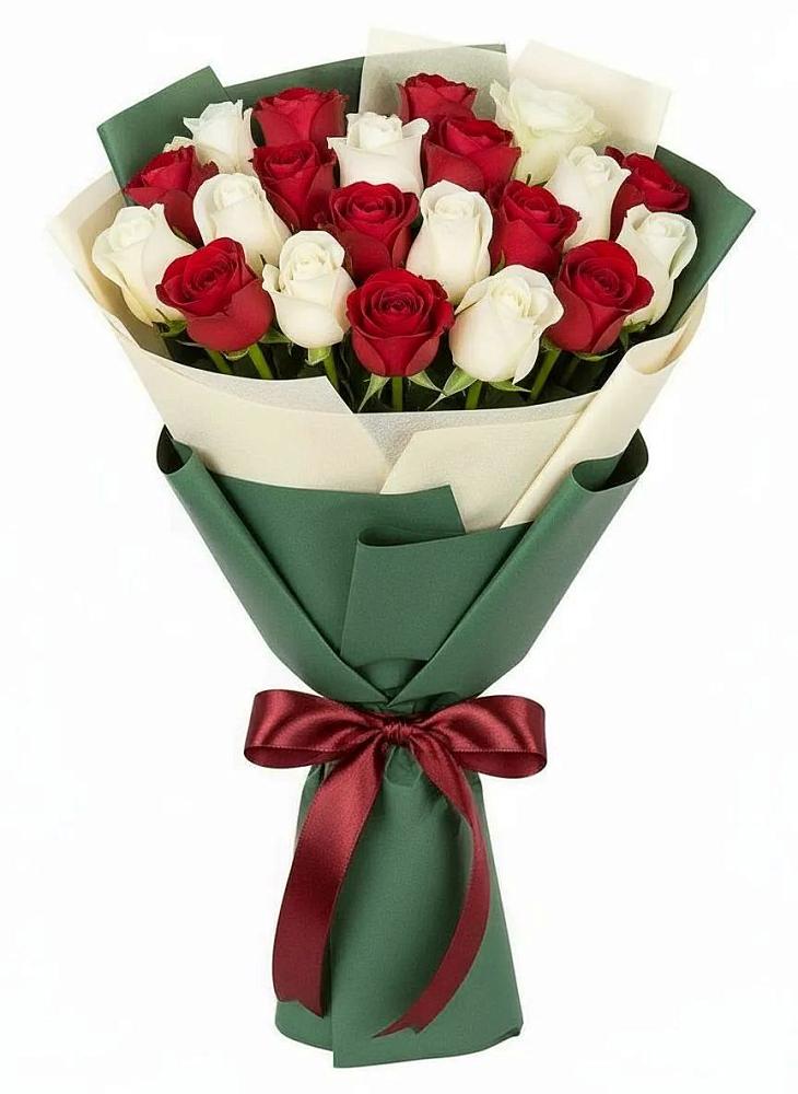 Букет Микс из красных и белых роз в Хандыге