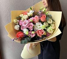 Букет цветов из:  Розы, Лизиантусы и Гвоздики #REPLACE_PRED# Хандыге