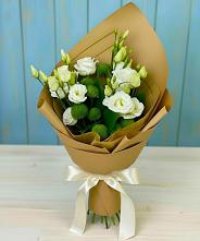 Букет цветов из:  Хризантемы и Лизиантусы в Хандыге