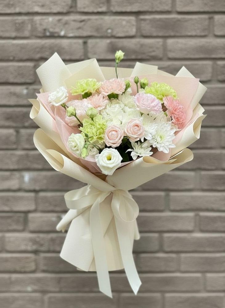 Букет цветов из: Гвоздики, Розы, Лизиантусы и Хризантемы в Хандыге