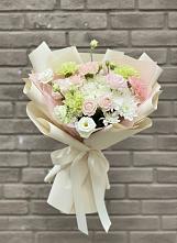 Букет цветов из:  Гвоздики, Розы, Лизиантусы и Хризантемы в Хандыге