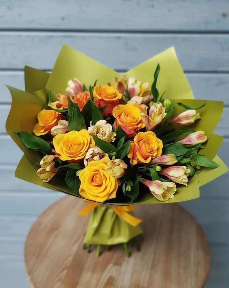 Букет цветов из: Альстромерии и Розы в Хандыге