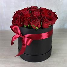 Цветочная композиция из Розы в шляпной коробке в Хандыге