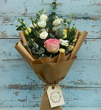 Букет цветов из:  Розы и Лизиантусы в Хандыге