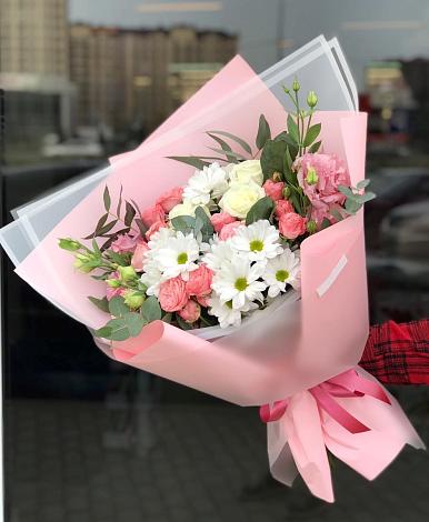 Букет цветов из: Розы, Лизиантусы и Хризантемы в Хандыге