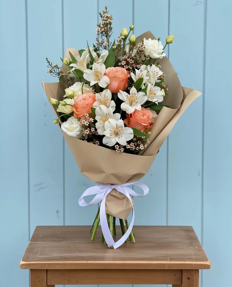 Букет цветов из: Альстромерии, Лизиантусы, Розы и Хризантемы в Хандыге