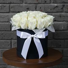 Цветочная композиция из Розы в шляпной коробке в Хандыге