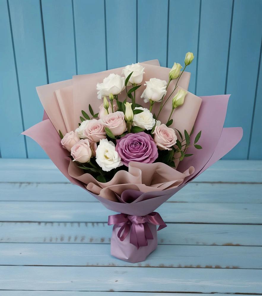 Букет цветов из: Розы и Лизиантусы в Хандыге